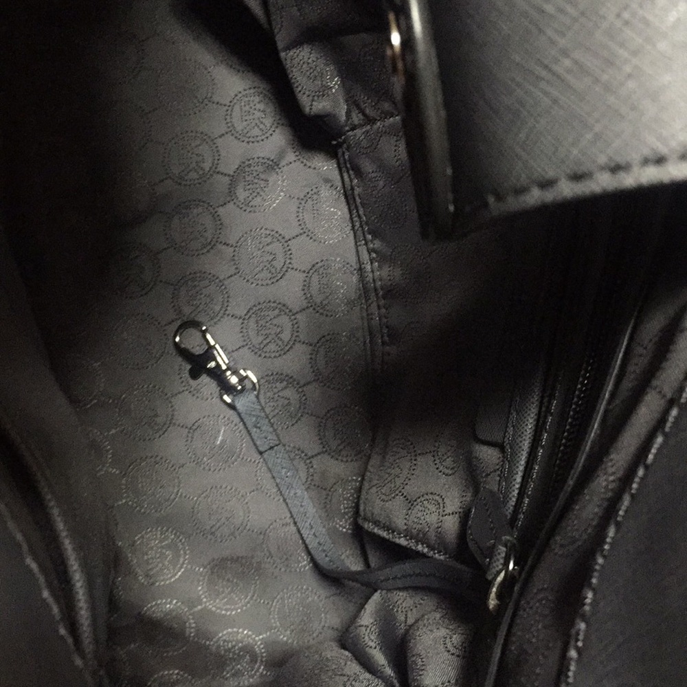 🎈SOLD🎈 Michael Kors handbag - Picture 6 of 8